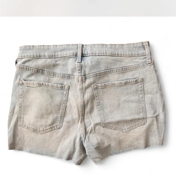 Women’s Old Navy Wow straight jean shorts NWT - Picture 2 of 2
